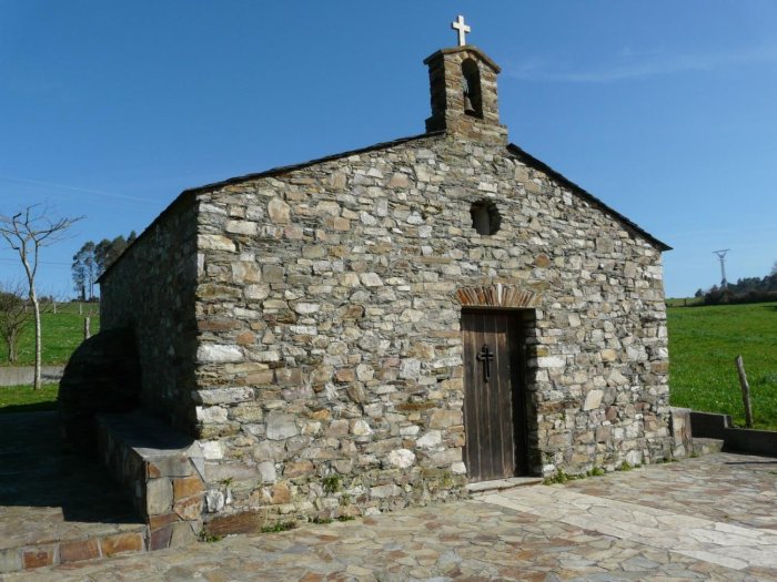Fotografía de la Capilla de la Malatería de Ferradal (Piñera)
