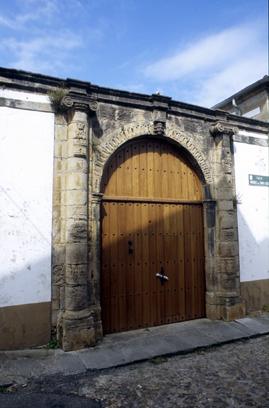 Fotografía de la entrada al Palacio del Marqués de Santa Cruz de Castropol